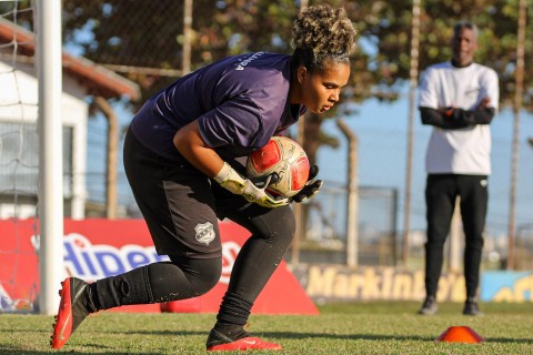 A equipe feminina Sub-20 do Independente
