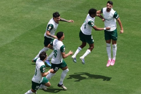 Palmeiras vence Al Ahly por 2 a 0 em jogo interrompido por tempestade