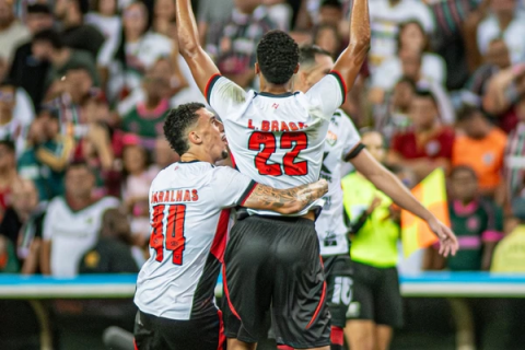 Vitória conseguiu um empate contra o Fluminense após gol de Lucas Braga