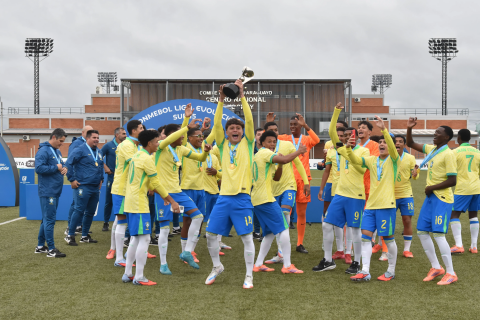 Brasil Sub-15 vence a Argentina e conquista o título da Liga Evolução: emoção, garra e talento com DNA corinthiano!